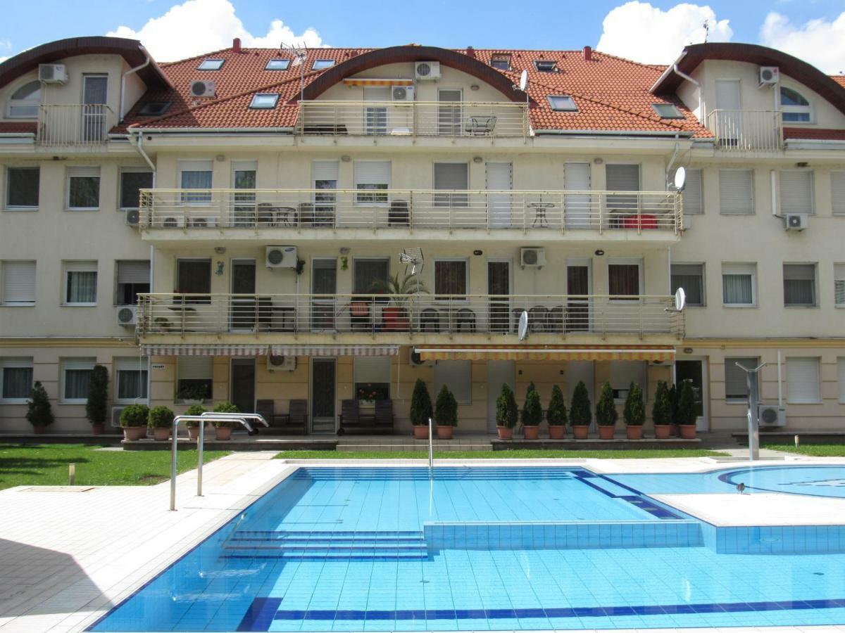 Carpe Diem Apartment Hajdúszoboszló Exterior foto